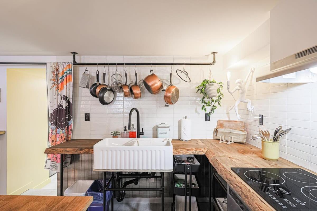 Apartment Oasis In Toronto's Heart + Parking!