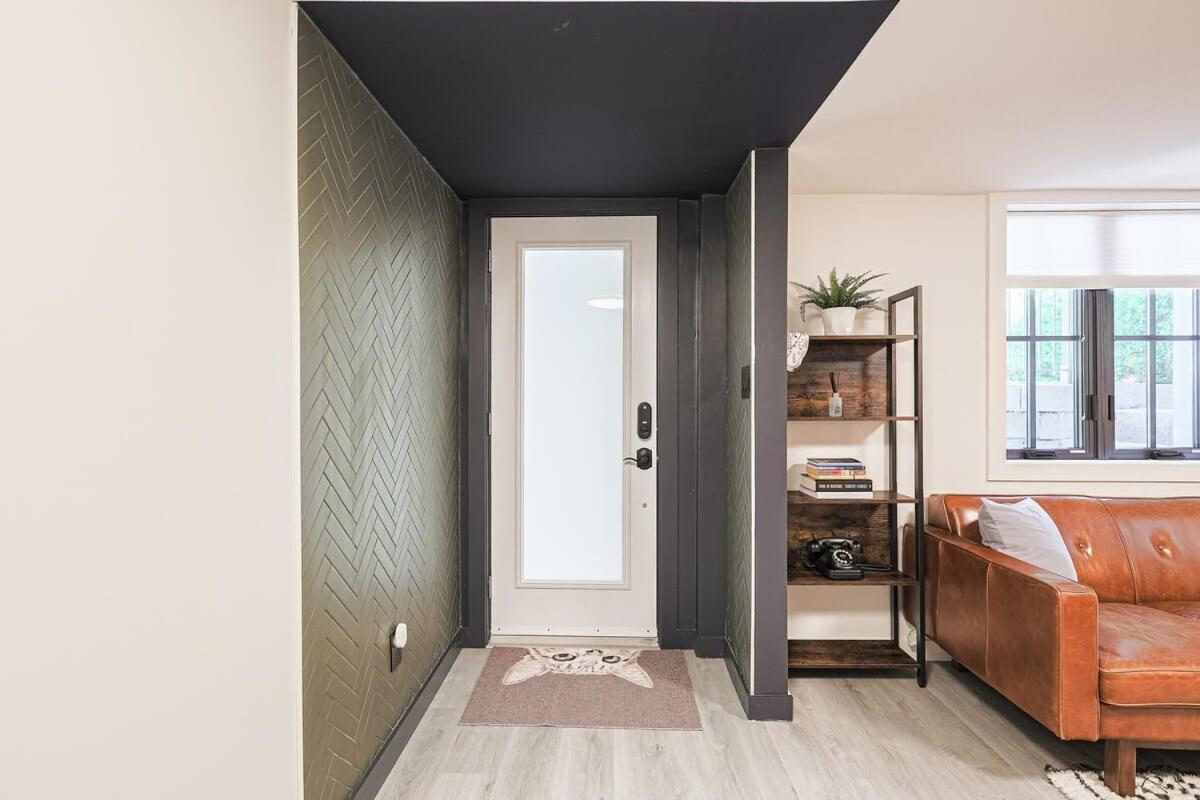 Oasis In Toronto's Heart + Parking! Apartment